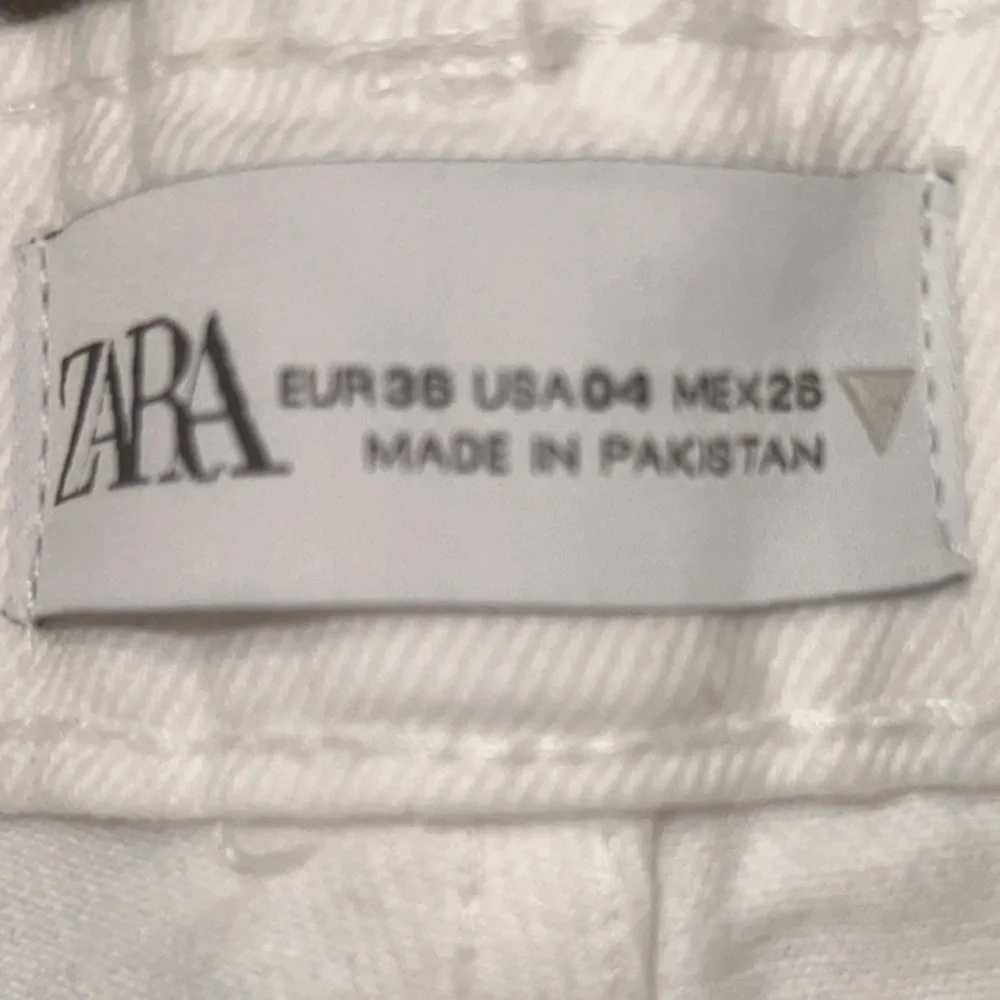 NWT Zara Hi-Rise White Distressed Denim Shorts Size 4 - Picture 12 of 14